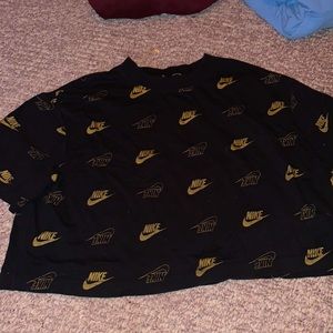 Cropped nike tshirt